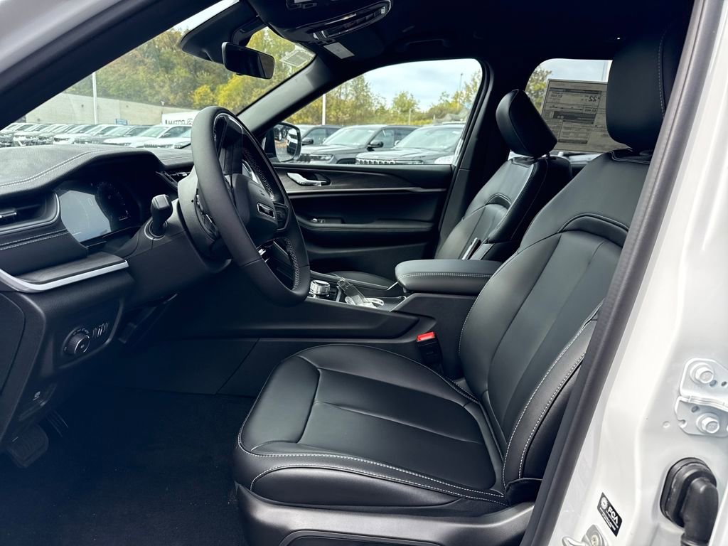 New 2025 Jeep Grand Cherokee Limited w/ MOPAR Finishing Package image 10