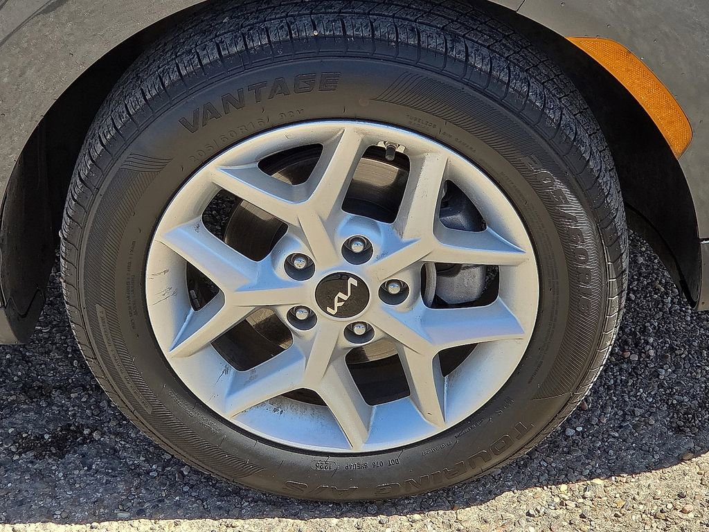 Used 2025 Kia Soul LX w/ LX Technology Package image 11