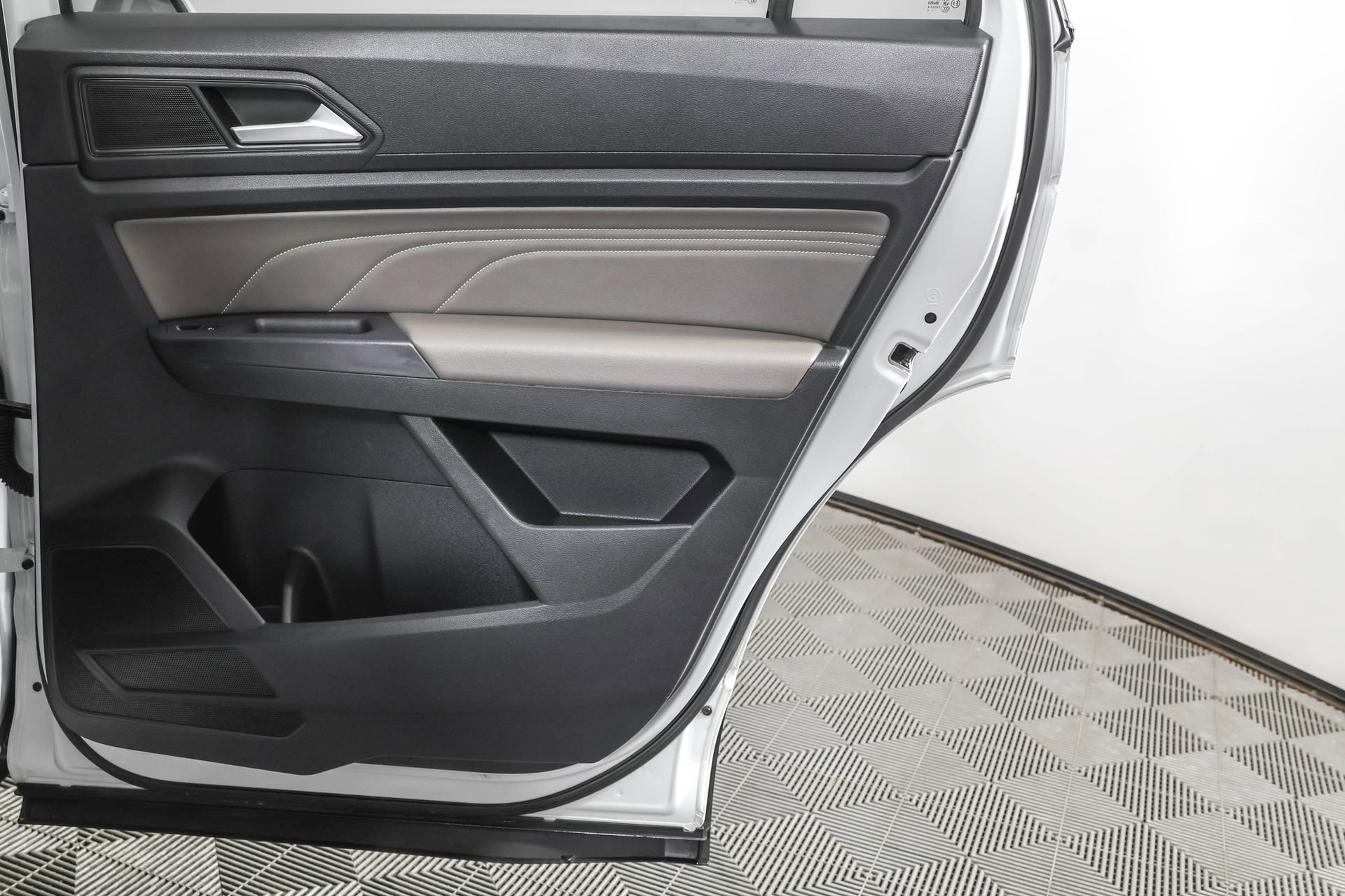 Used 2021 Volkswagen Atlas Cross Sport SEL image 42