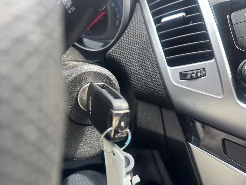 Used 2015 Chevrolet Cruze LT w/ Technology Package image 26