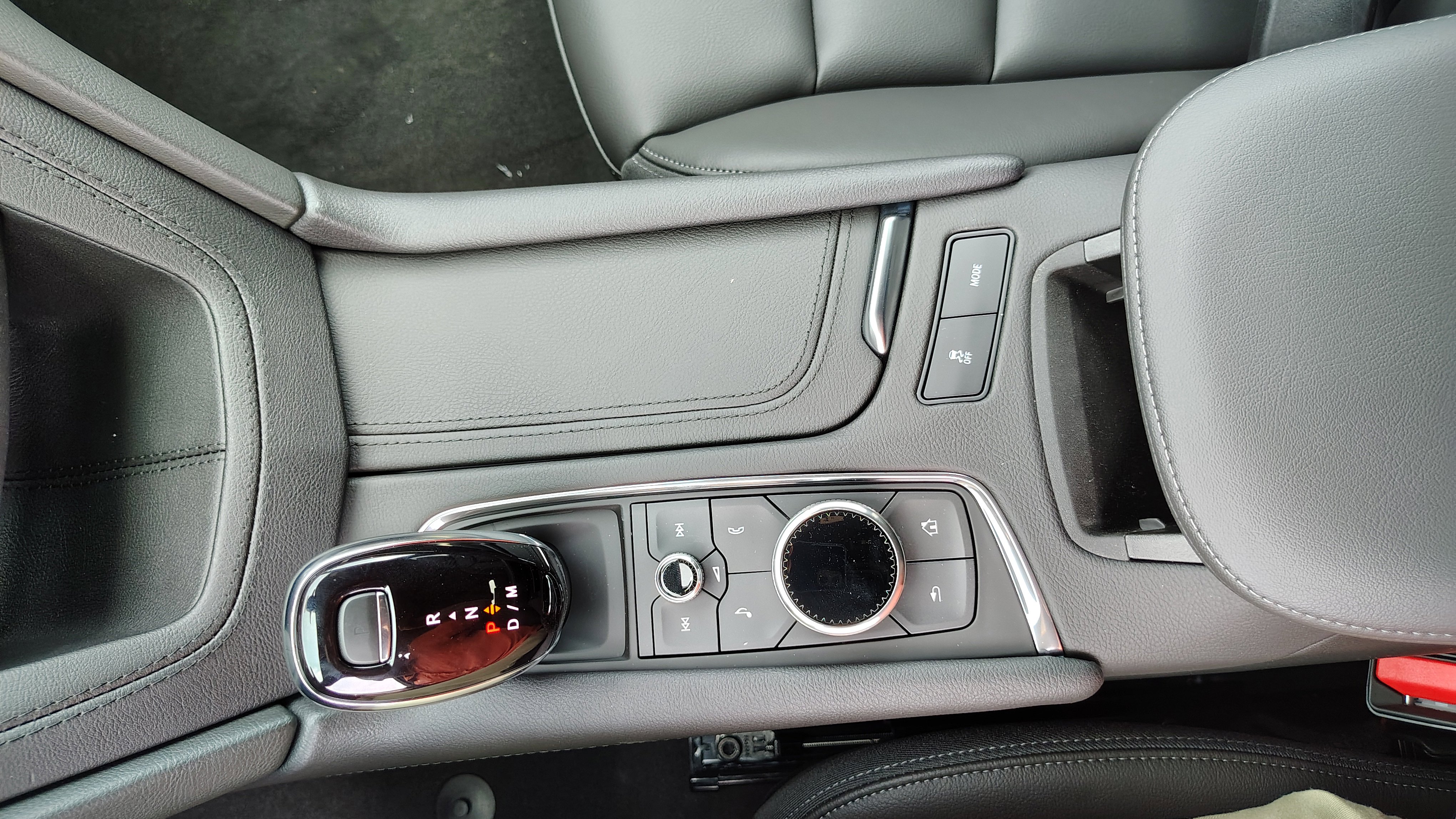 New 2025 Cadillac XT6 Luxury w/ LPO, Premium Carpet Package image 28