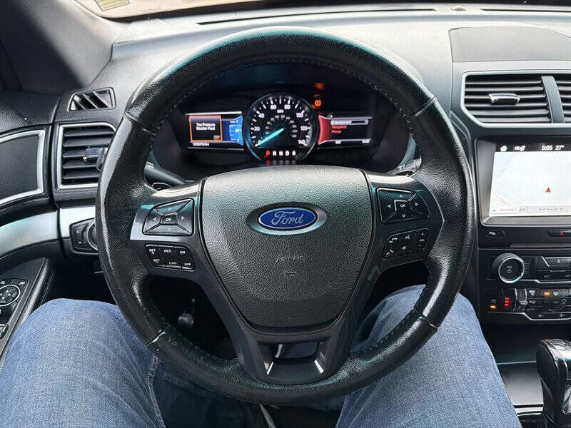 Used 2017 Ford Explorer XLT w/ Equipment Group 202A image 28