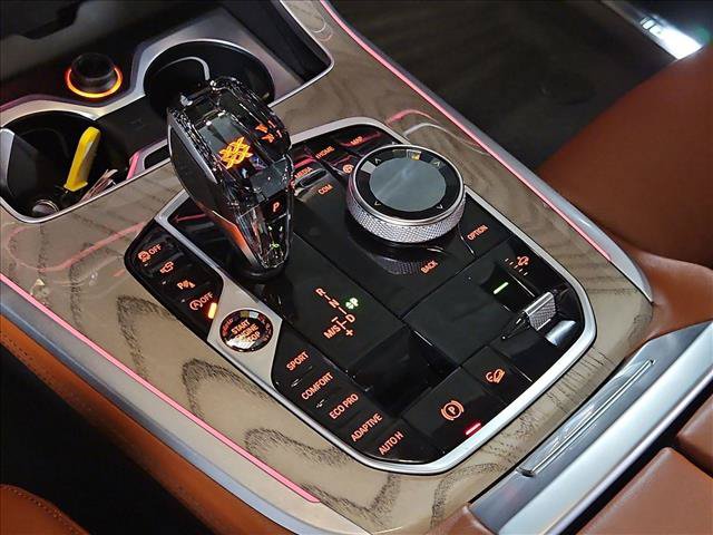 Used 2022 BMW X7 M50i w/ Dynamic Handling Package AWD/4WD image 11