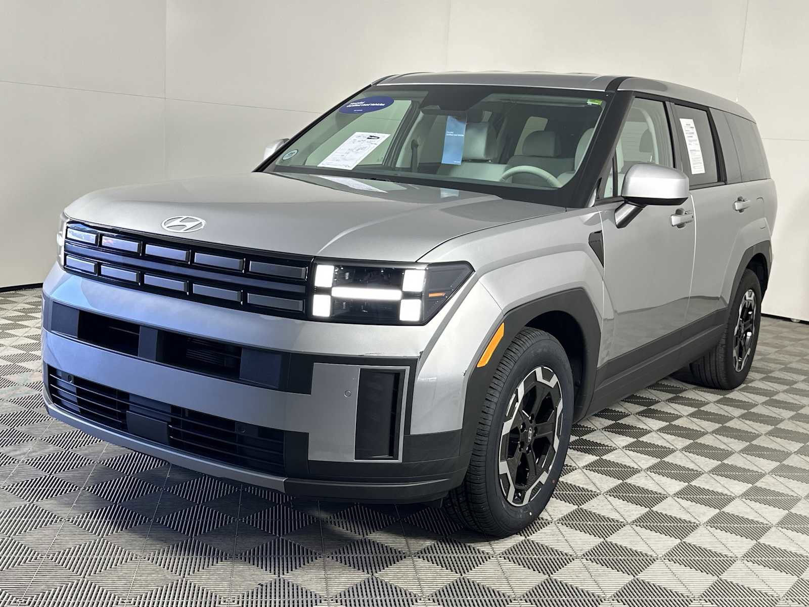 Certified 2025 Hyundai Santa Fe SE image 4