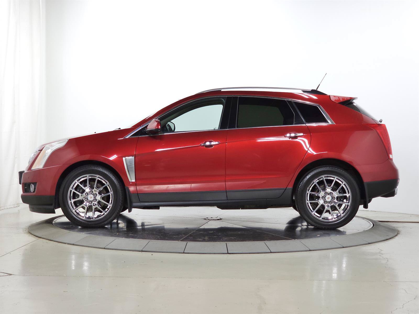 Used 2013 Cadillac SRX Luxury w/ Driver Awareness Package AWD/4WD image 4