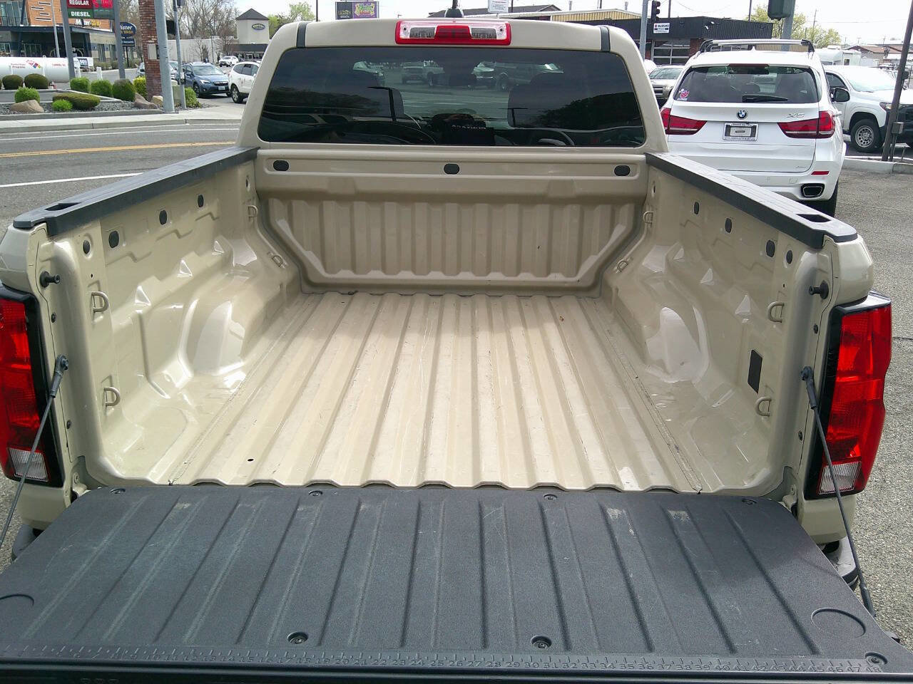 Used 2023 Chevrolet Colorado W/T image 17