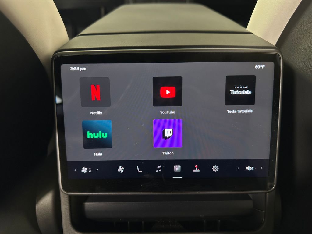 Used 2026 Tesla Model Y AWD image 31