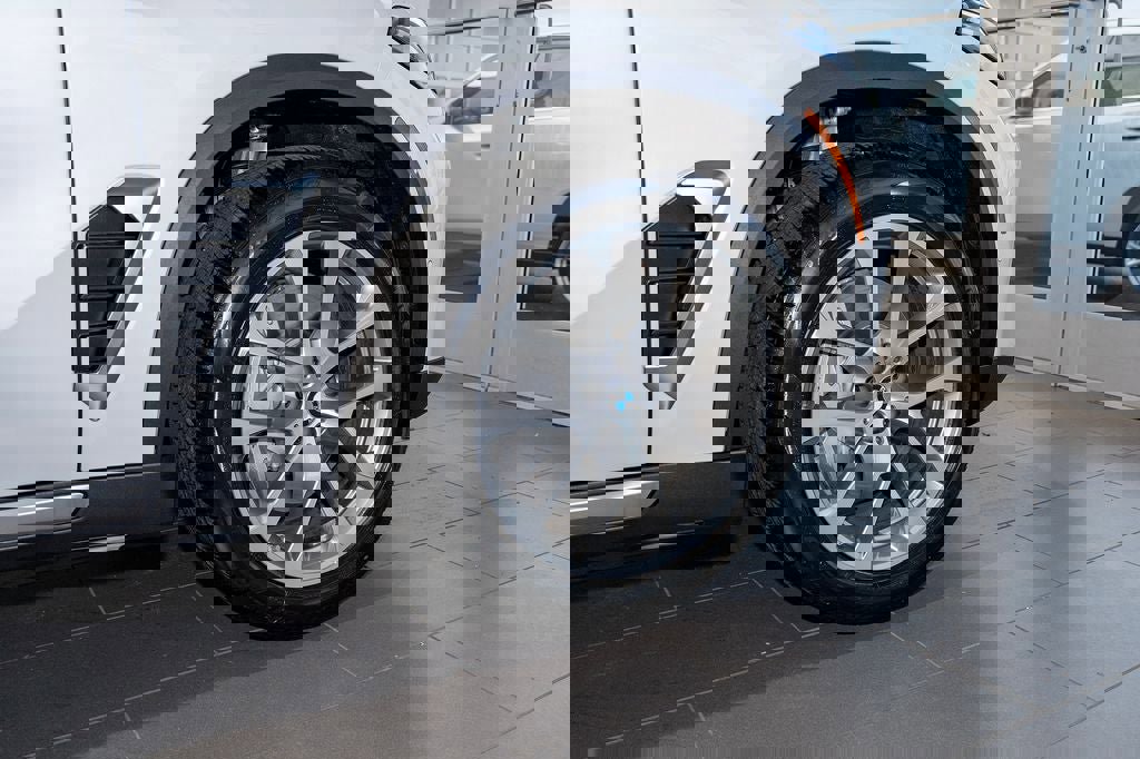 New 2026 BMW X5 xDrive50e image 6