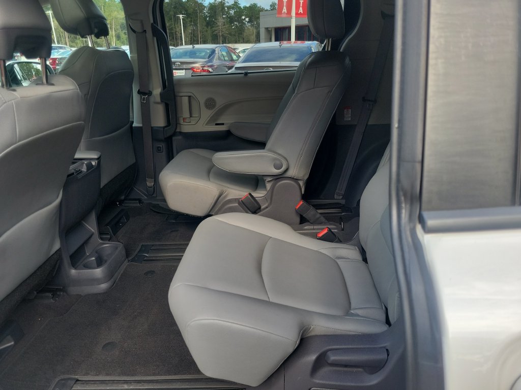 Used 2021 Toyota Sienna XLE FWD image 16