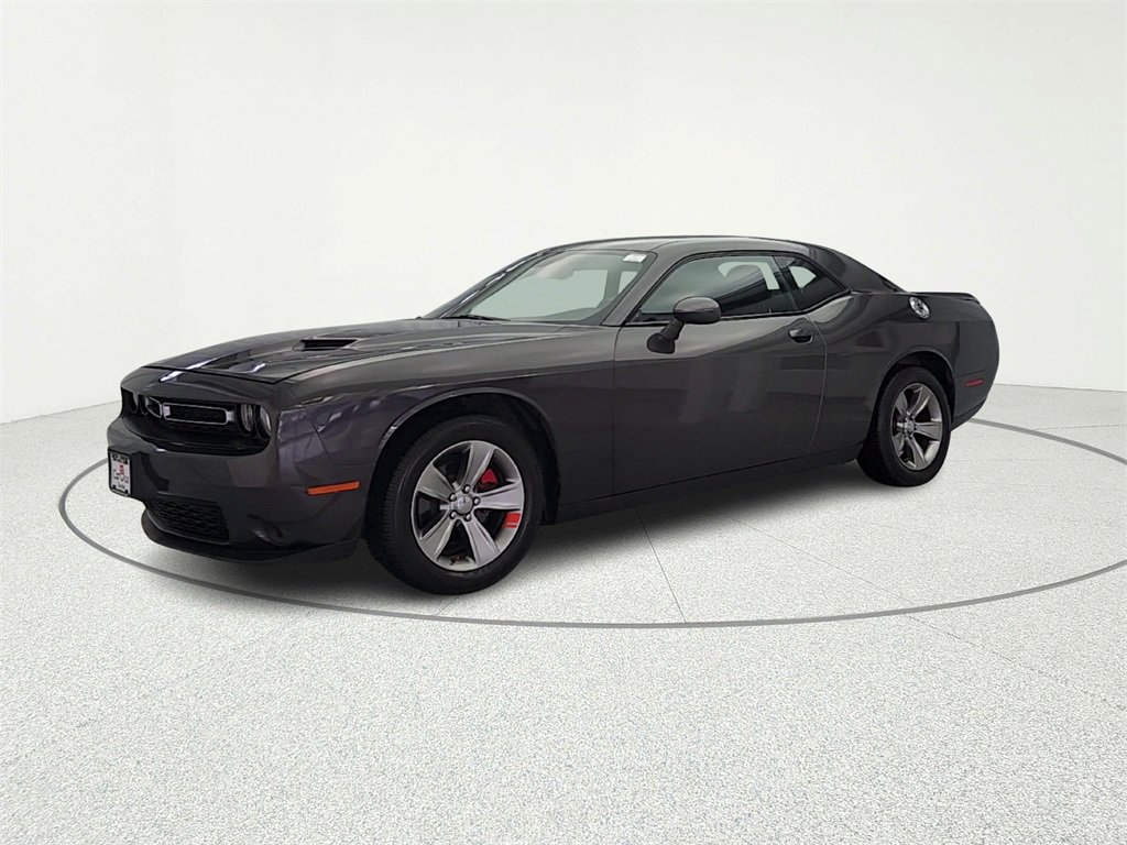 Used 2019 Dodge Challenger SXT image 3