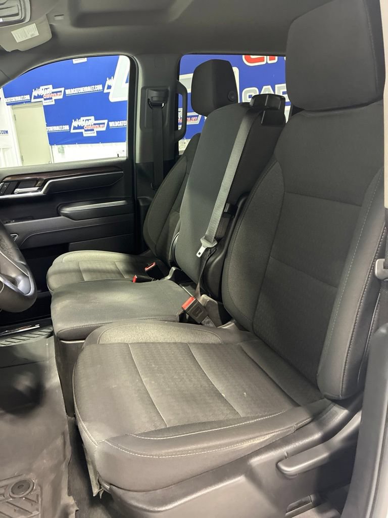Used 2025 Chevrolet Silverado 1500 LT AWD/4WD image 18