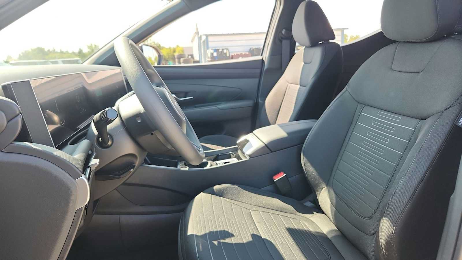 Used 2025 Hyundai Santa Cruz SE FWD image 19