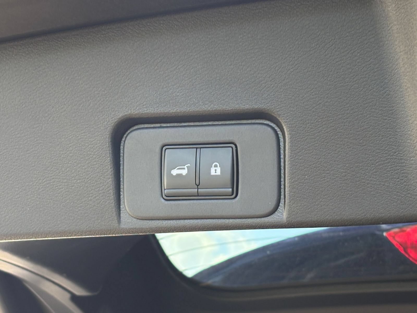 Used 2025 Nissan Rogue SV AWD/4WD image 22