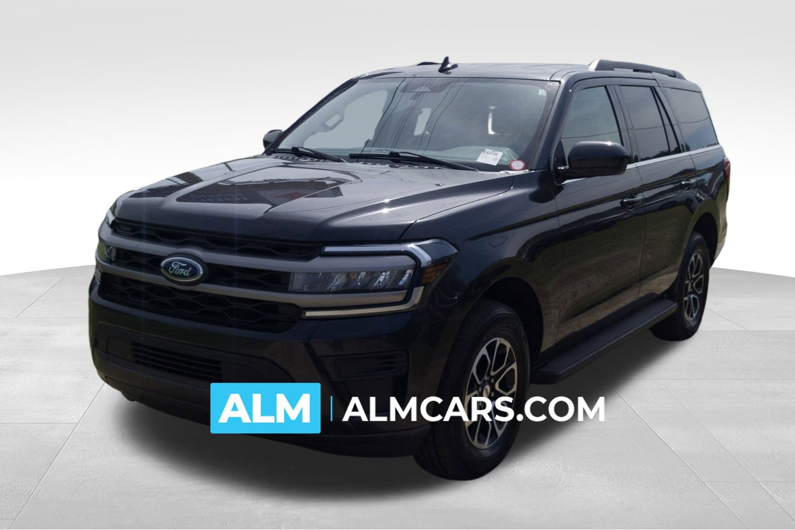 Used 2024 Ford Expedition XLT RWD image 1