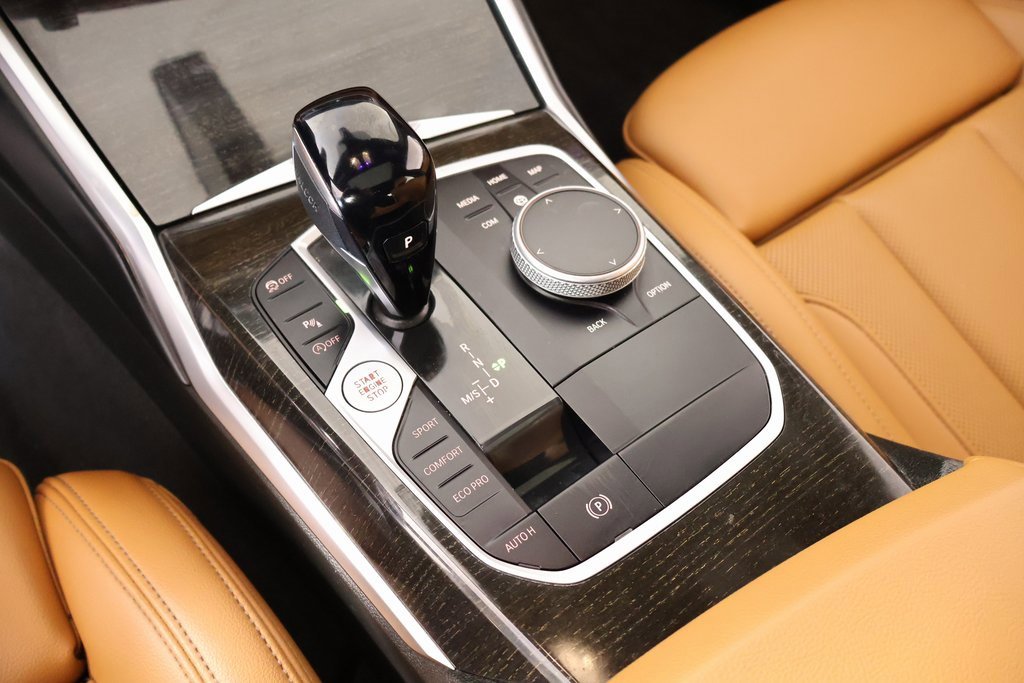 Used 2022 BMW 330i xDrive 330i xDrive w/ Driving Assistance Package image 9