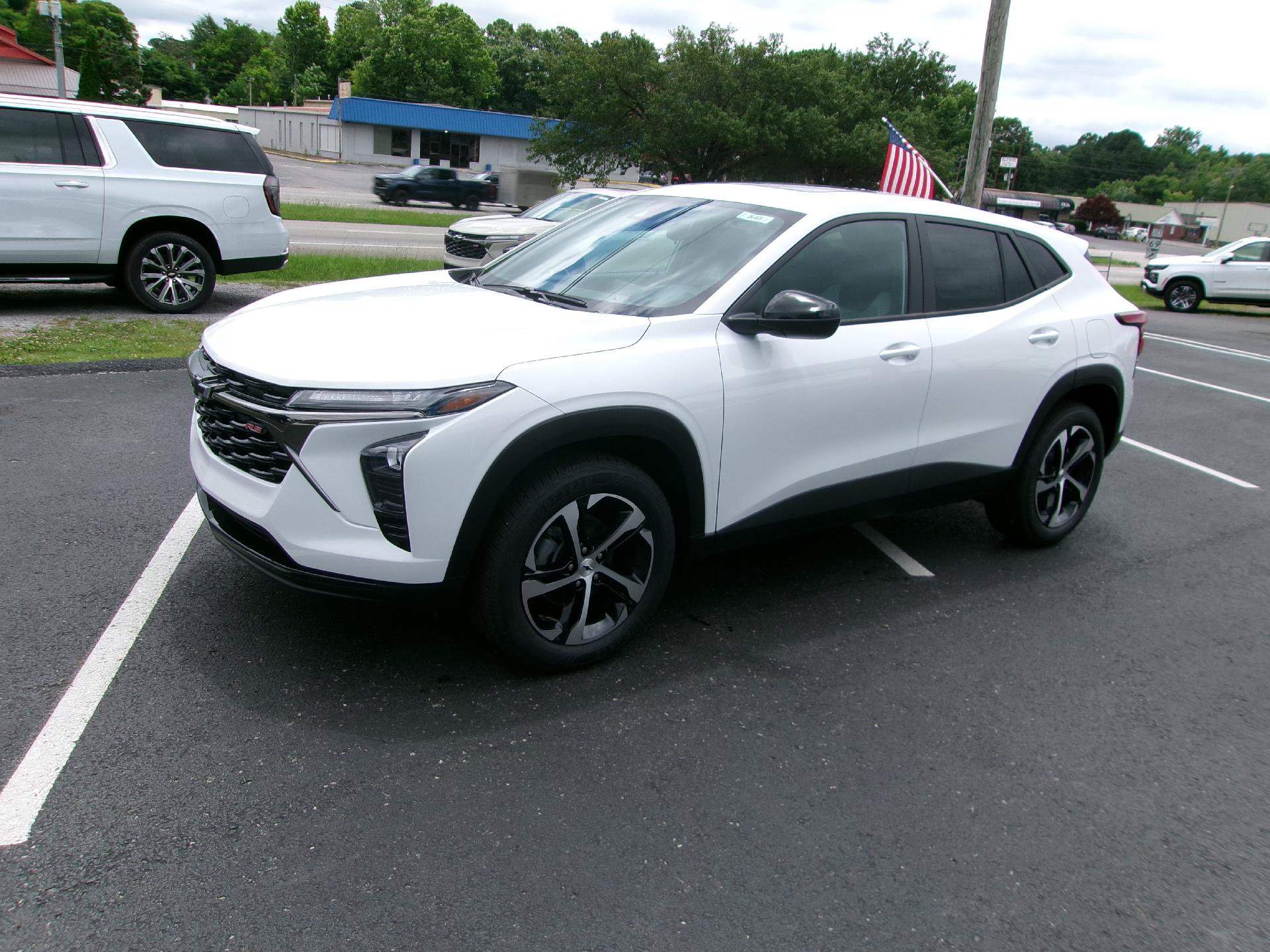 New 2026 Chevrolet Trax RS w/ Sunroof Package FWD image 7