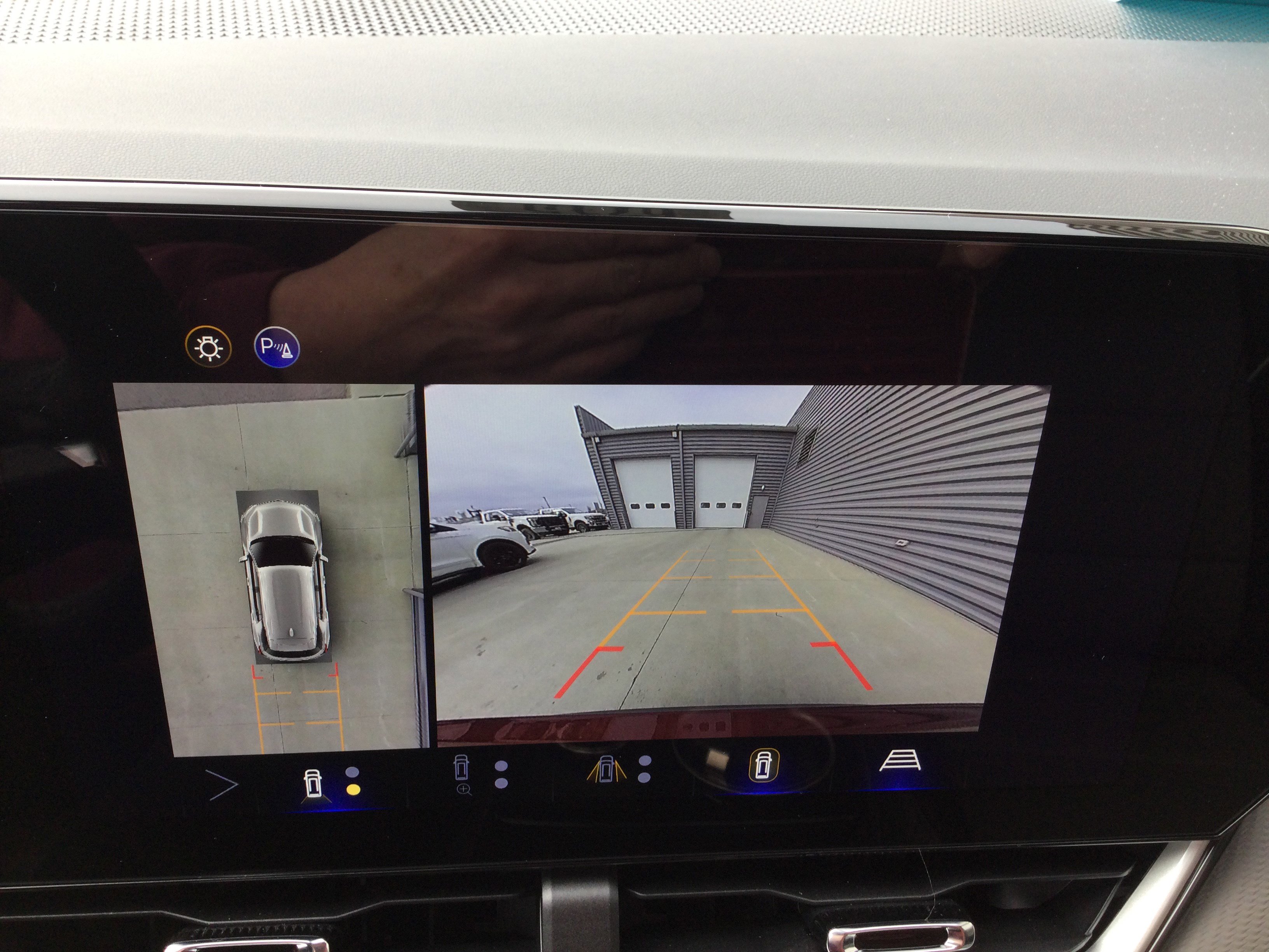 New 2026 Chevrolet Equinox LT w/ Convenience Package II image 17