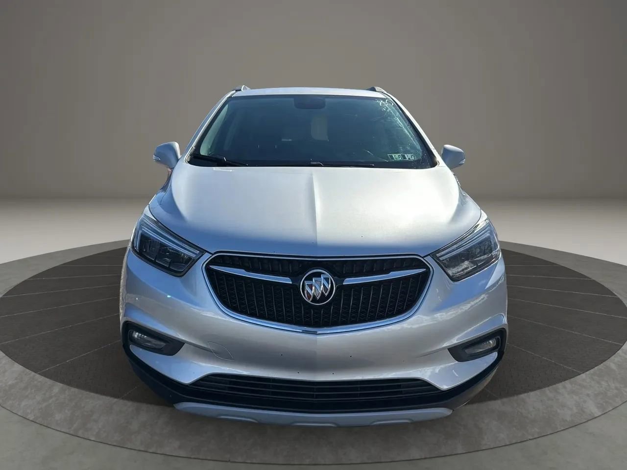 Used 2018 Buick Encore Essence image 2