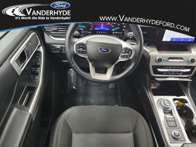 Used 2022 Ford Explorer XLT image 14