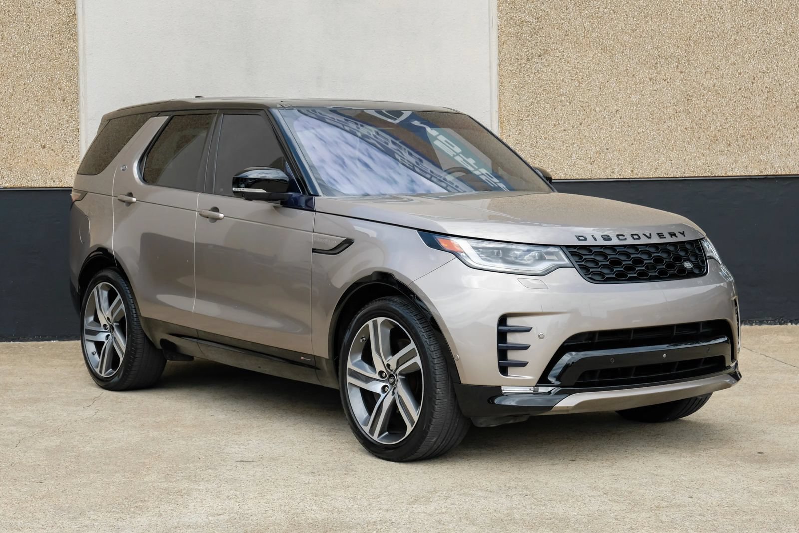 Used 2021 Land Rover Discovery HSE R-Dynamic AWD/4WD image 6