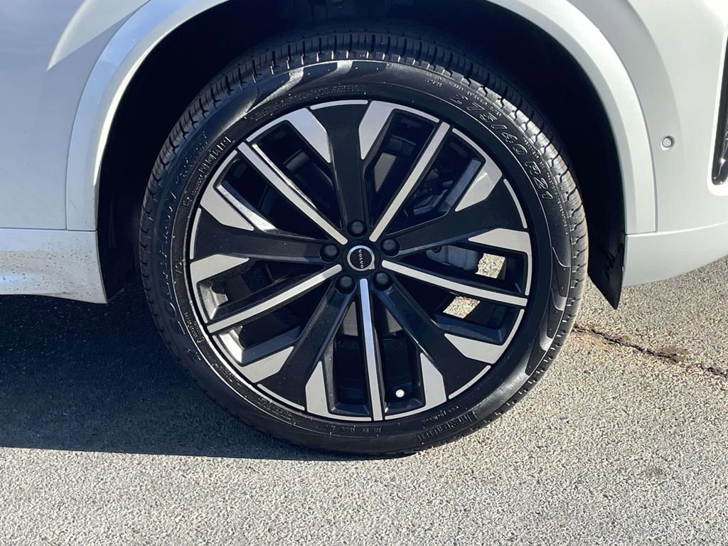 Used 2026 Volvo XC90 B6 Ultra w/ Lounge Package image 17
