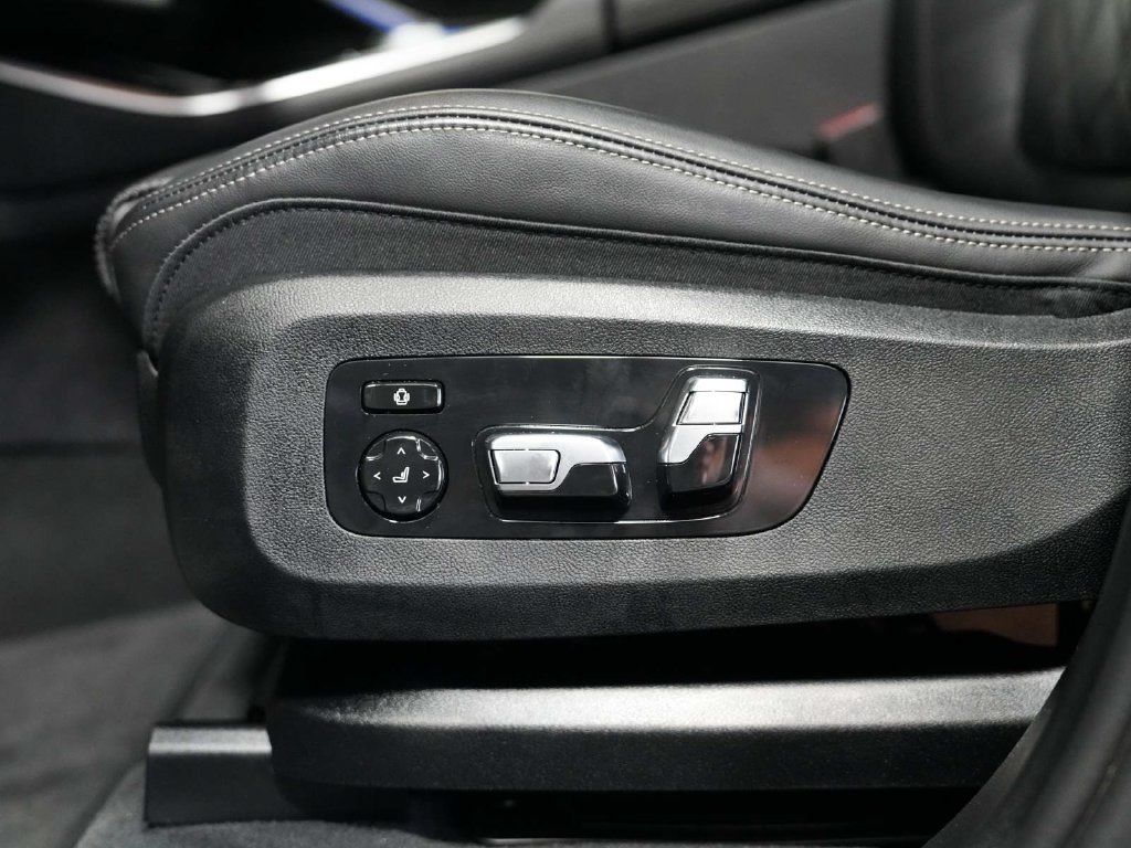 Used 2025 BMW X5 M60i AWD/4WD image 35
