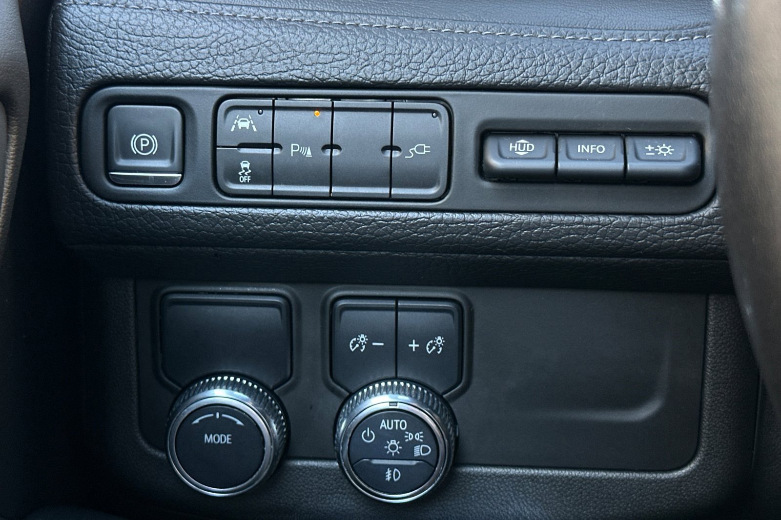 Used 2021 GMC Yukon XL Denali w/ LPO, Illumination Package image 34