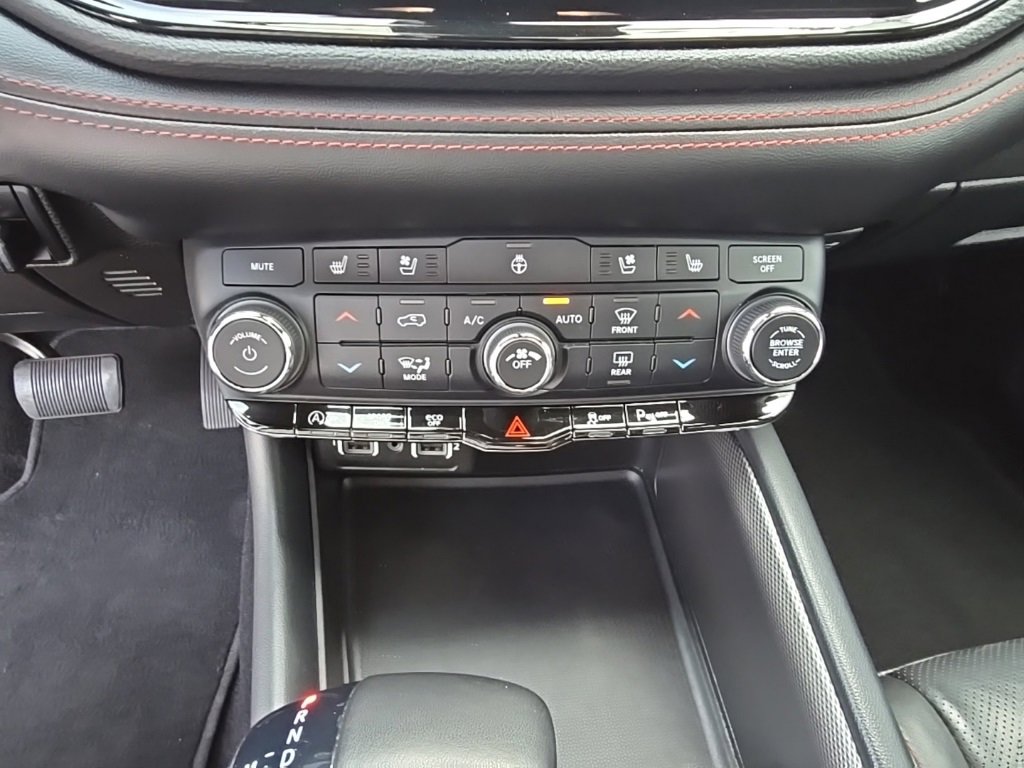 Used 2024 Dodge Durango GT image 16