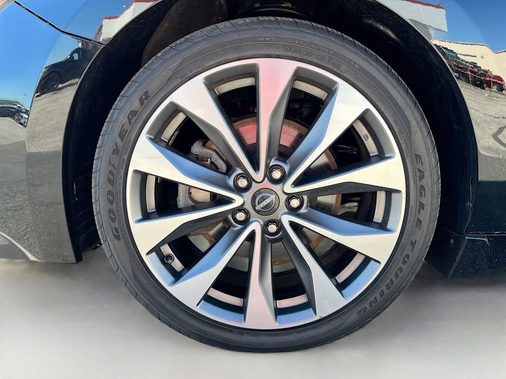Used 2023 Nissan Maxima Platinum w/ Sport Mat Group FWD image 32