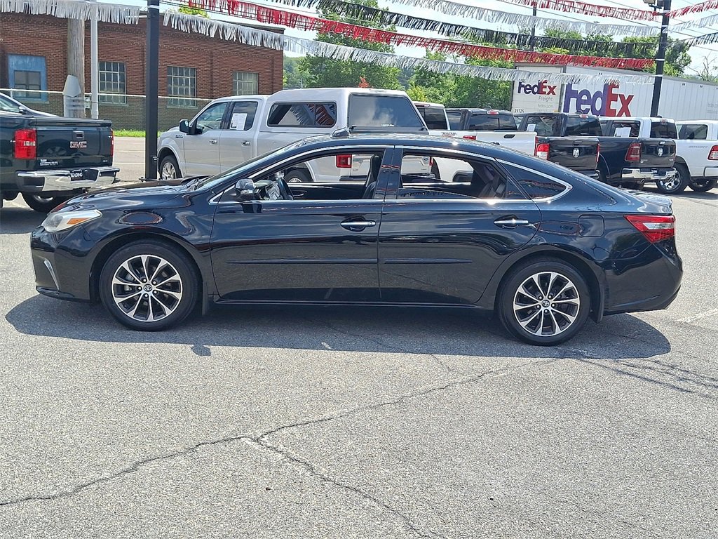 Used 2018 Toyota Avalon XLE Premium w/ All Weather Liner Package image 9