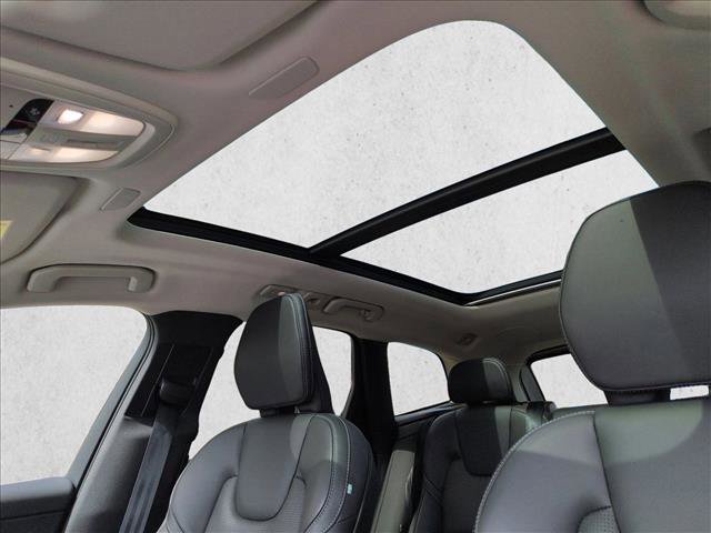 Used 2023 Volvo XC60 B6 Ultimate w/ Protection Package Premier AWD/4WD image 16