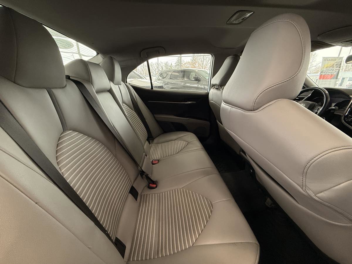 Used 2023 Toyota Camry SE AWD/4WD image 29