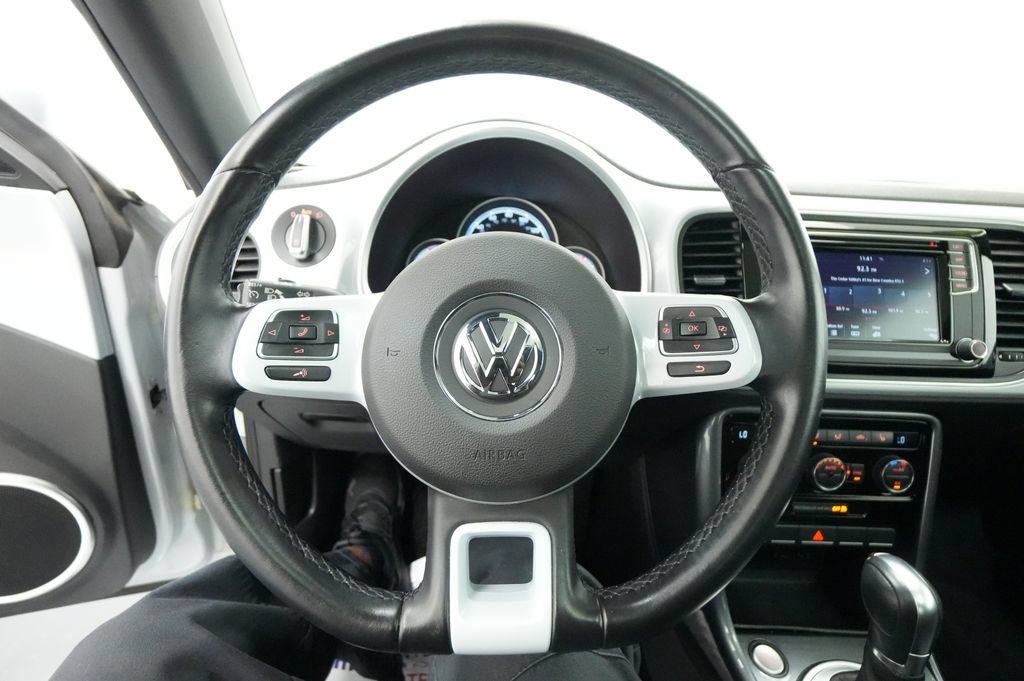 Used 2018 Volkswagen Beetle 2.0T SE FWD image 30