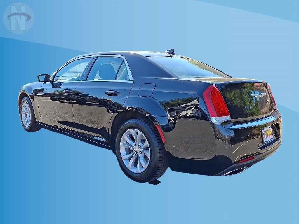 Used 2023 Chrysler 300 Touring image 11