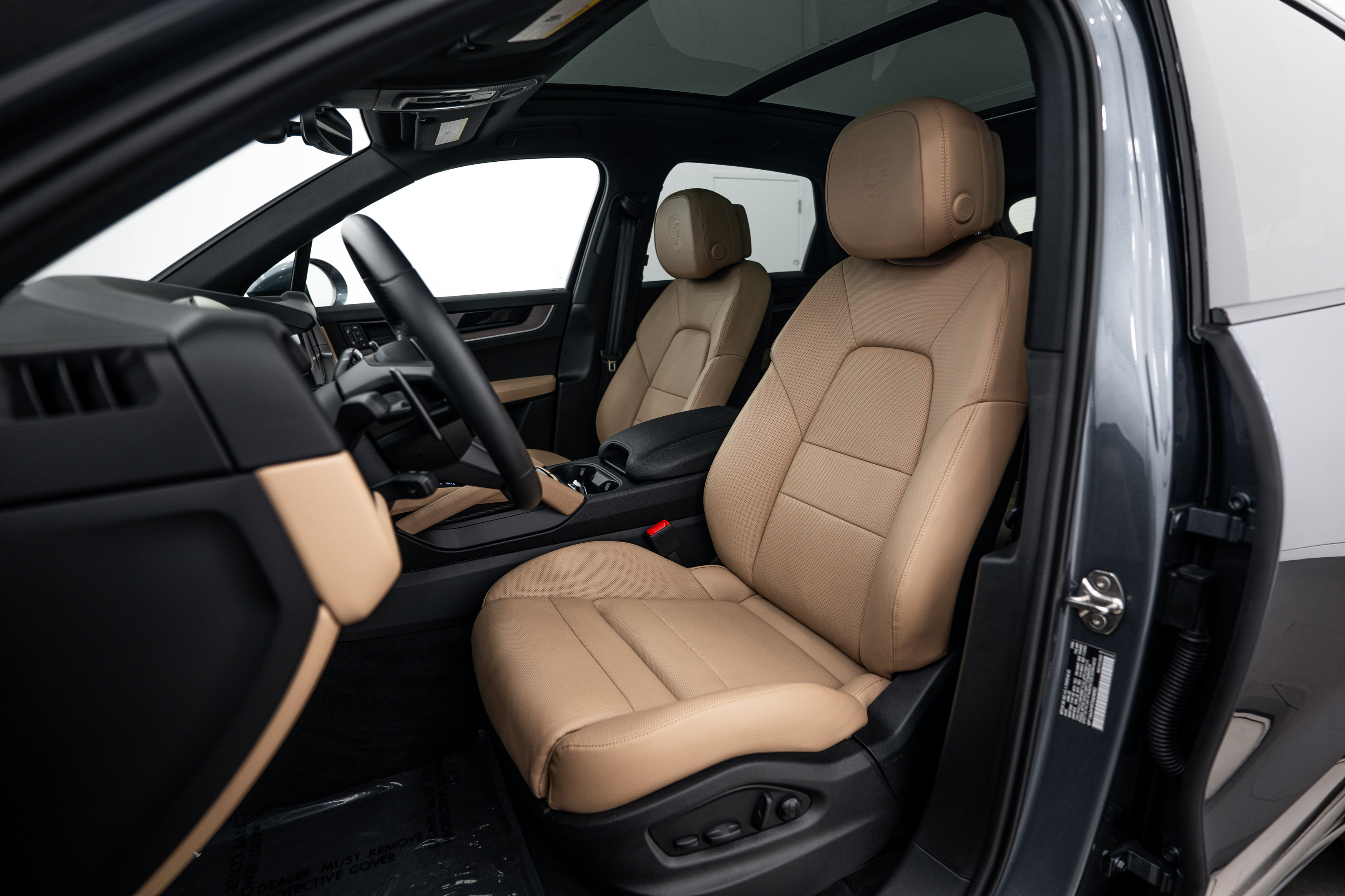 Certified 2026 Porsche Cayenne AWD/4WD image 5