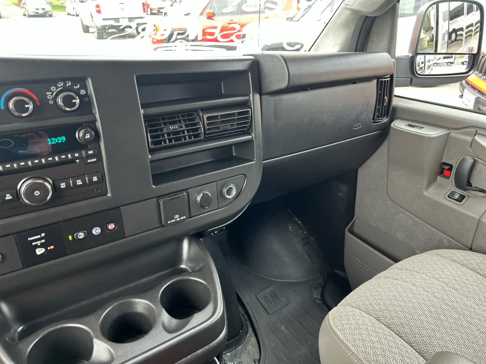 Used 2017 Chevrolet Express 3500 LT w/ LT Preferred Equipment Group RWD image 18