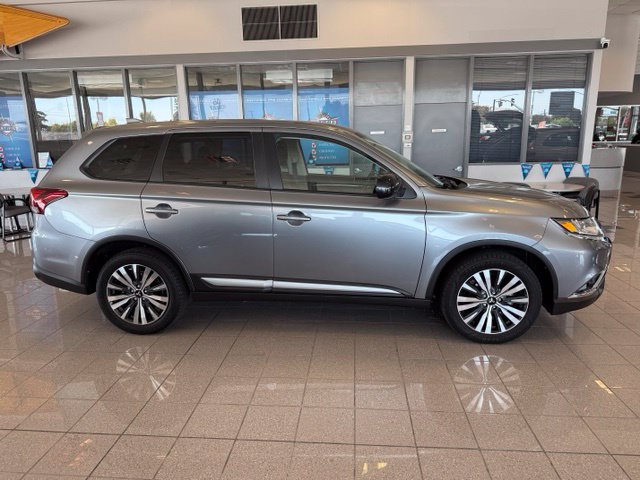 Used 2020 Mitsubishi Outlander ES FWD image 3