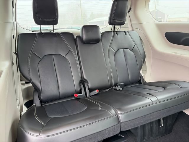 Used 2024 Chrysler Pacifica Touring-L FWD image 41