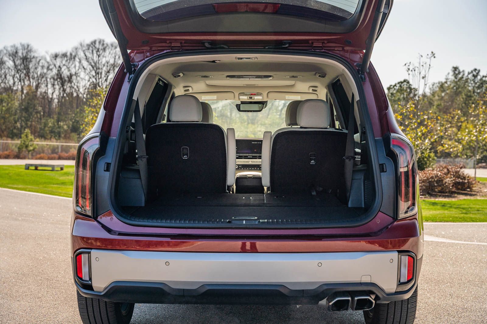 Used 2023 Kia Telluride EX w/ EX Captain's Chair Package image 17