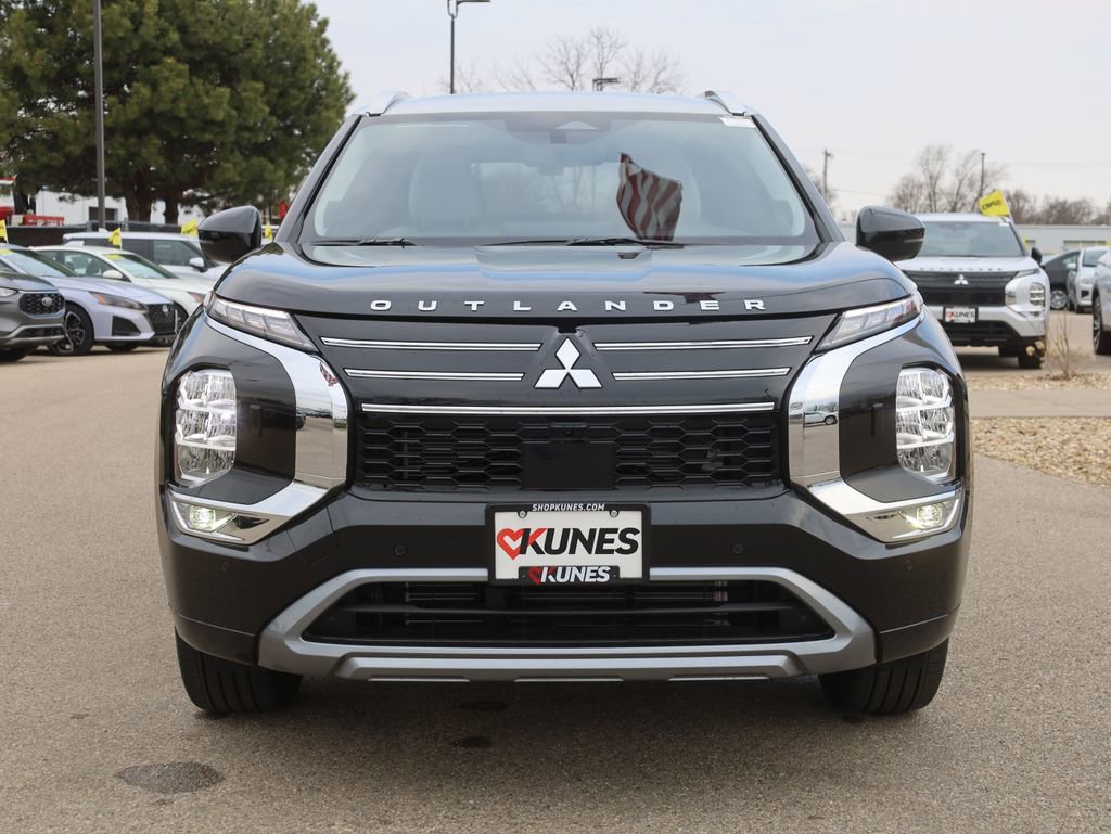 New 2025 Mitsubishi Outlander AWD image 3