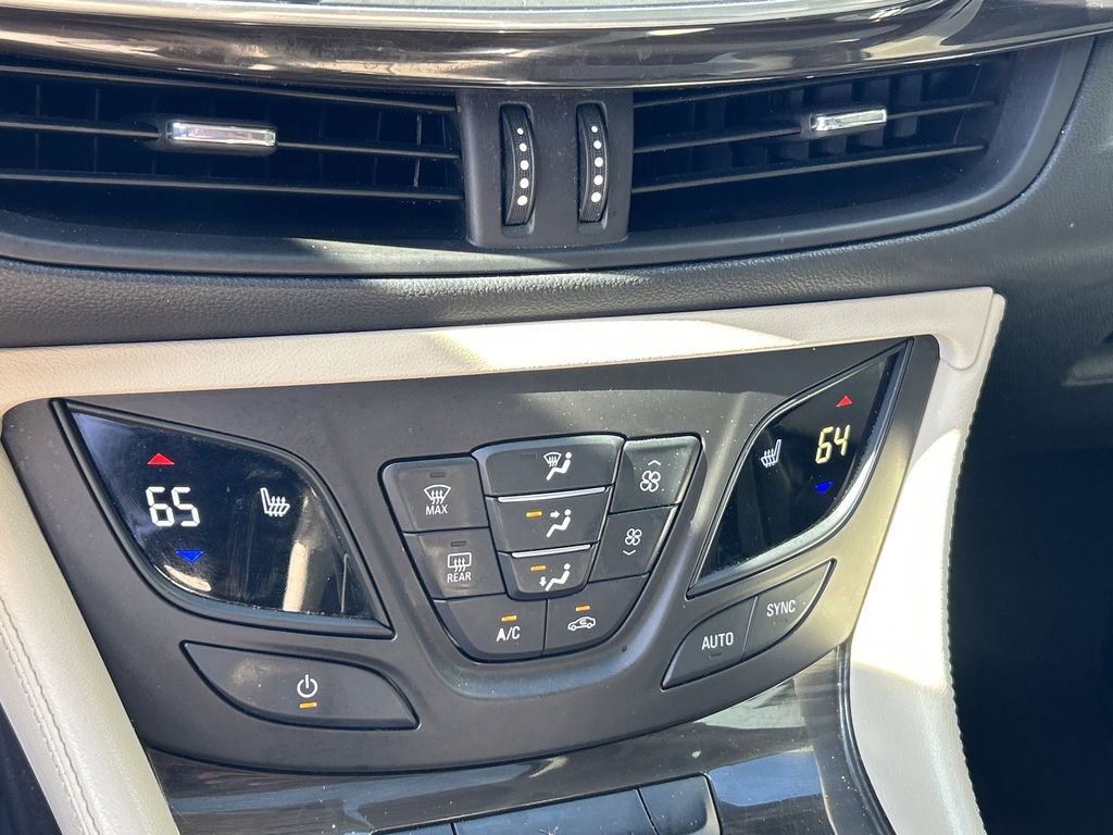 Used 2020 Buick Envision Essence image 25