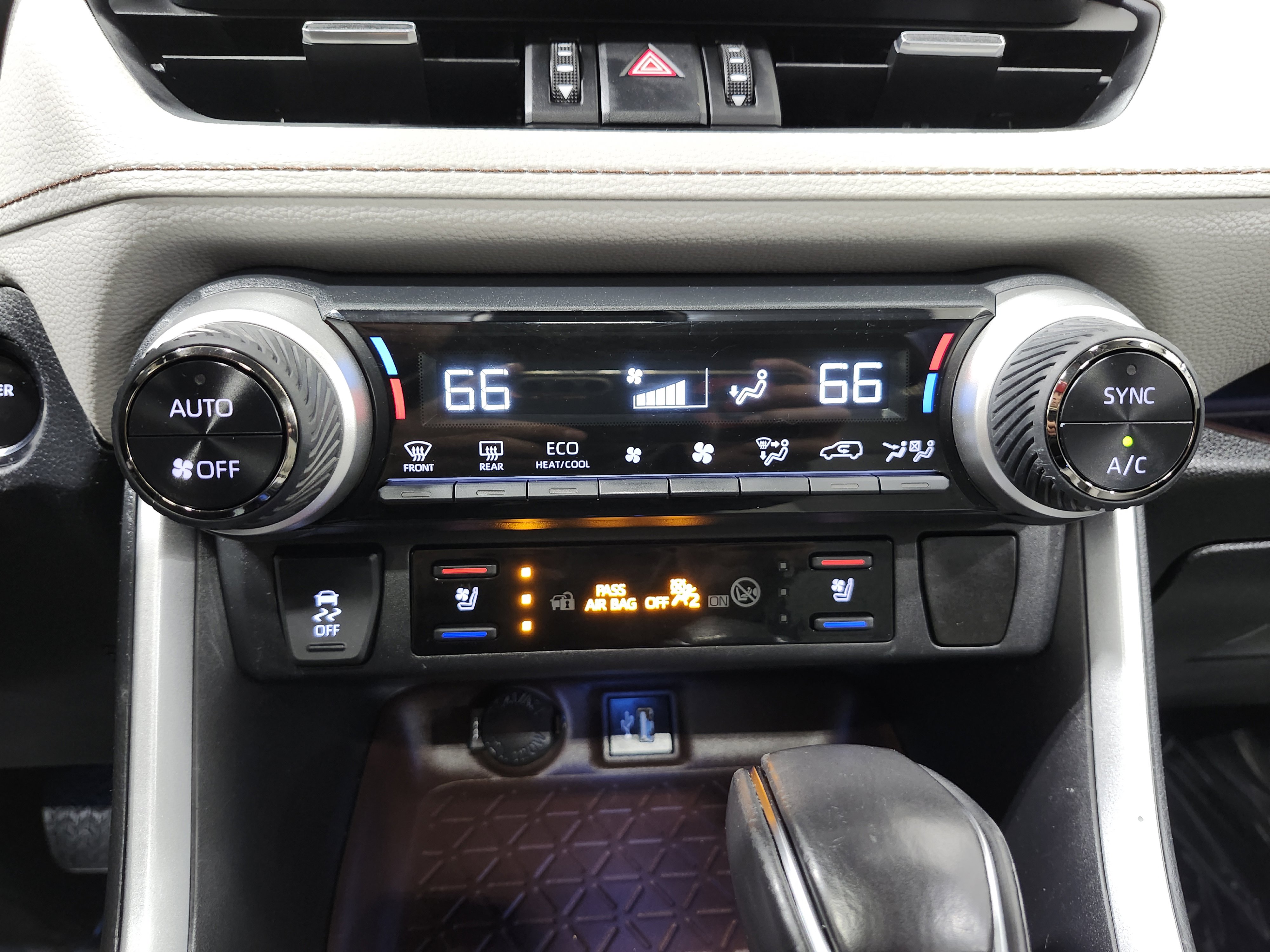 Used 2023 Toyota RAV4 Limited image 34