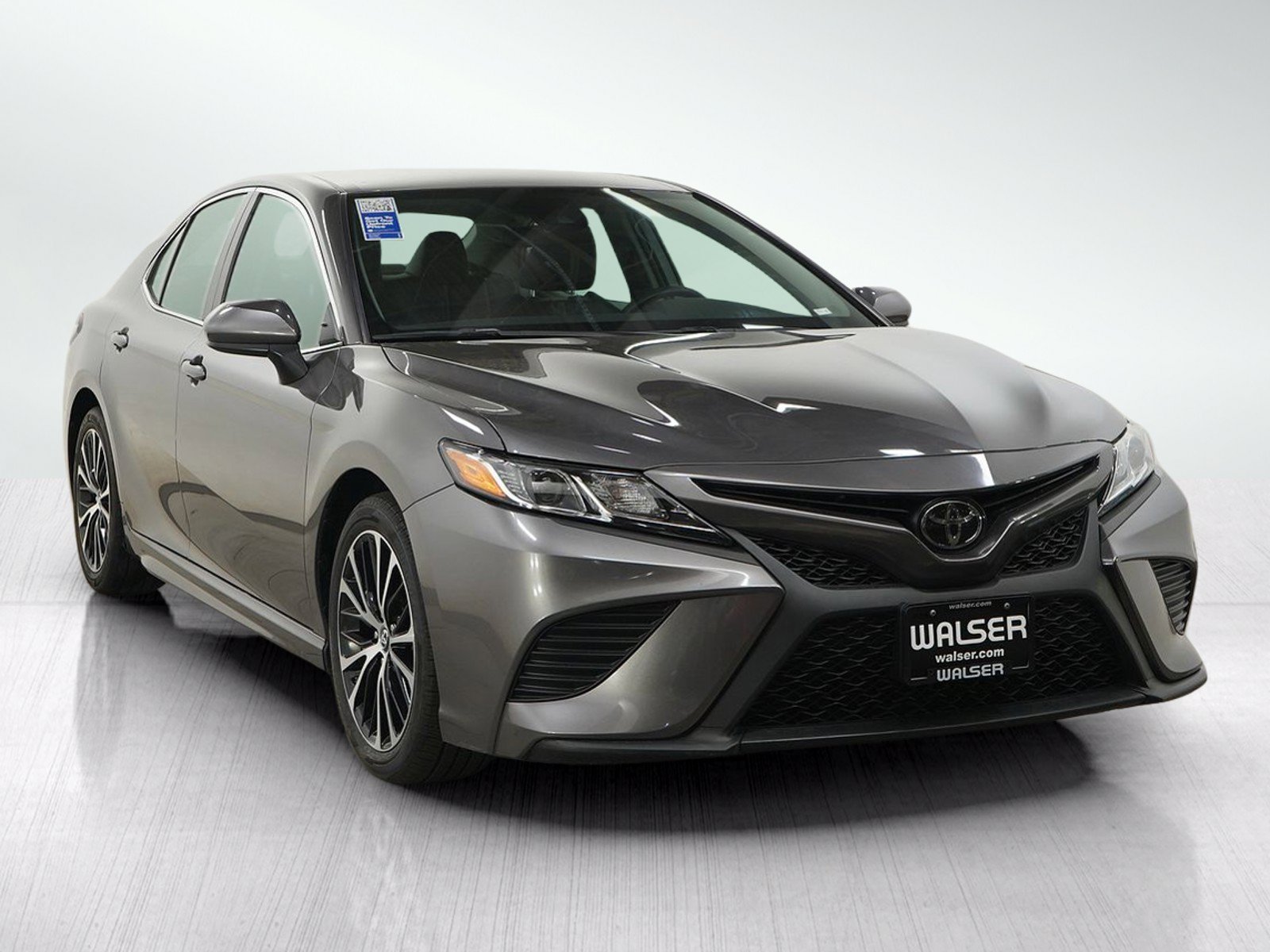 Used 2019 Toyota Camry SE FWD image 3