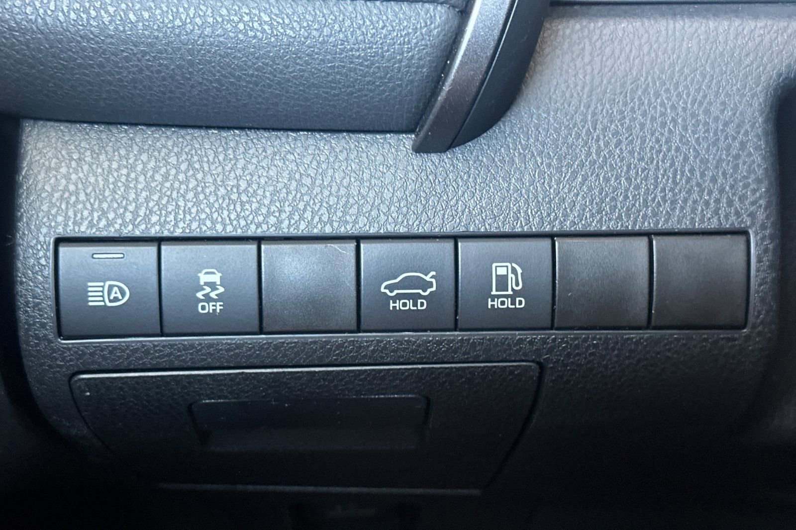 Certified 2021 Toyota Camry LE FWD image 28