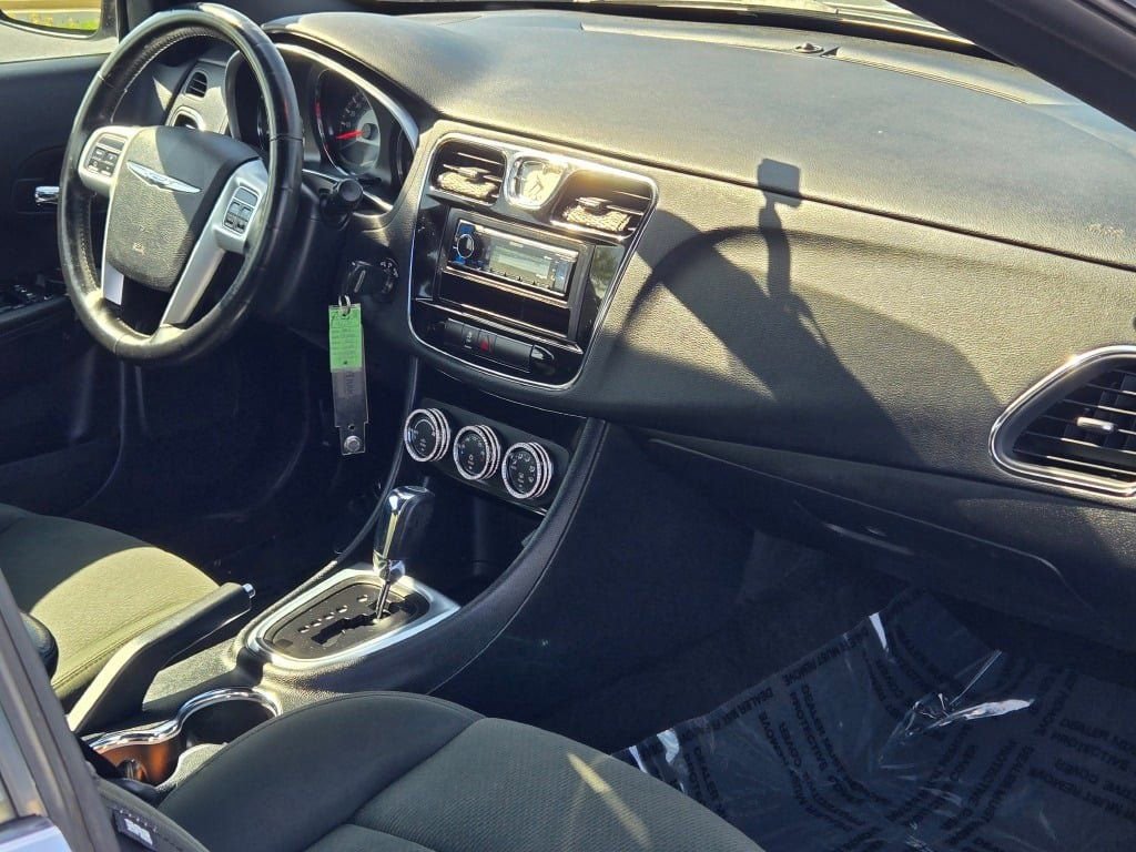 Used 2011 Chrysler 200 Touring FWD image 8