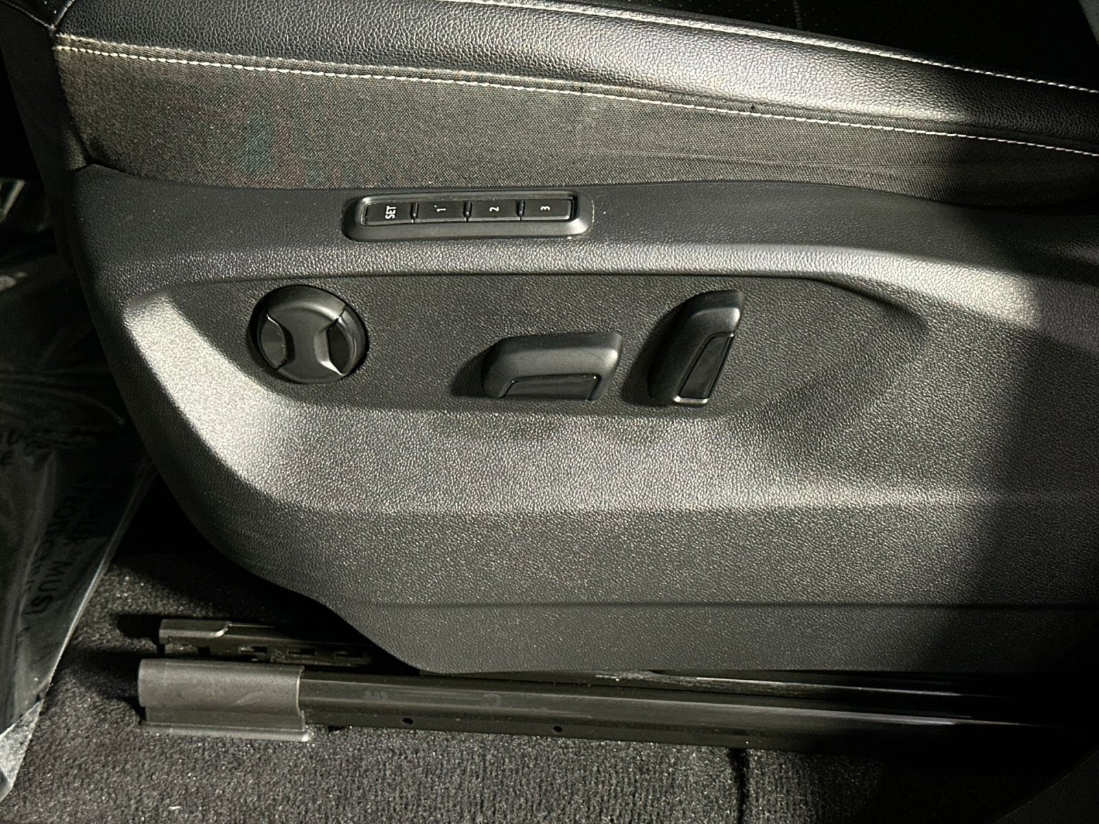 Used 2023 Volkswagen Atlas SEL R-Line image 14