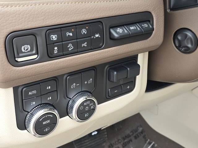 Used 2024 GMC Yukon Denali w/ Denali Reserve Package image 34