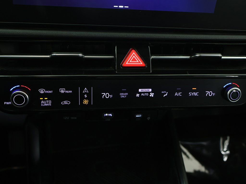 Used 2023 Kia Niro EX image 47