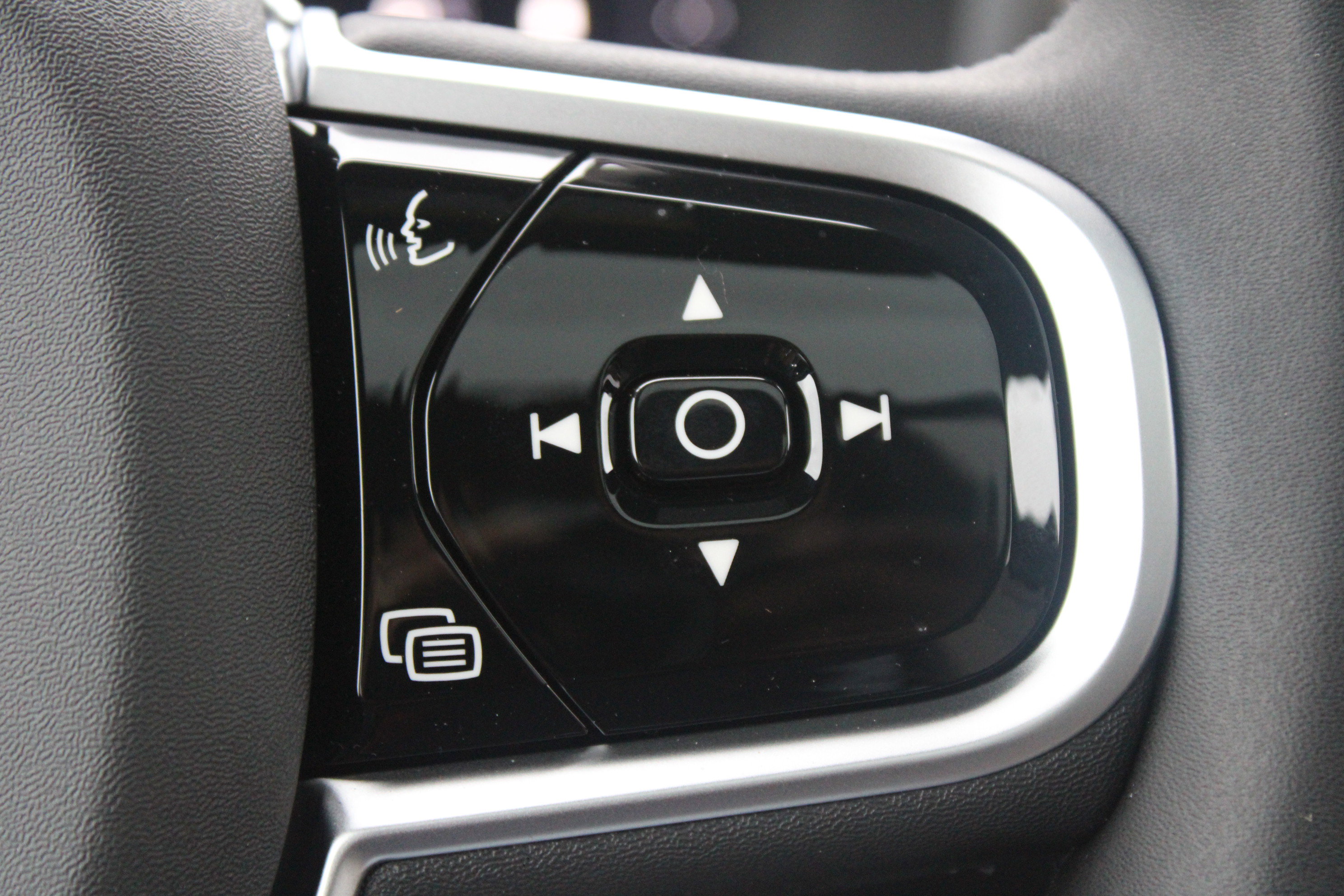 New 2026 Volvo XC90 B6 Plus w/ Protection Package AWD/4WD image 24