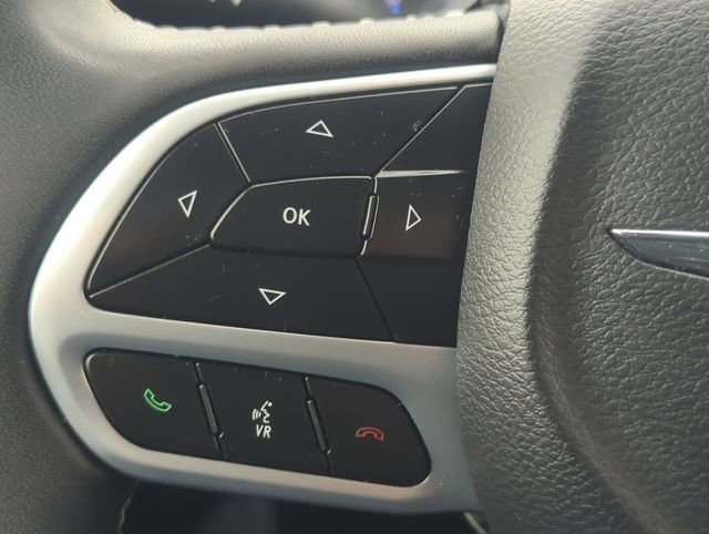 Used 2024 Chrysler Pacifica Touring-L FWD image 15